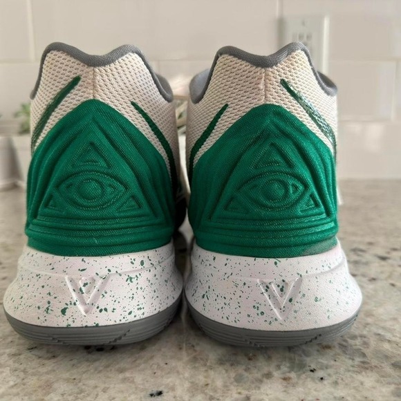 Men's Nike Kyrie 5 basketball Shoes, Size 13 - Picture 4 of 8